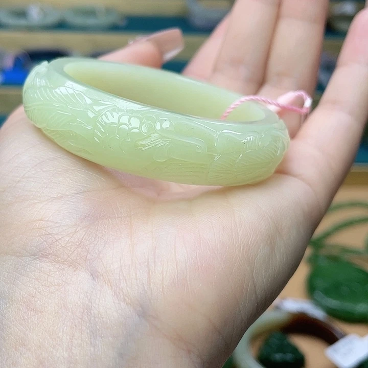 和田玉手镯52圈口   编号83未镶嵌