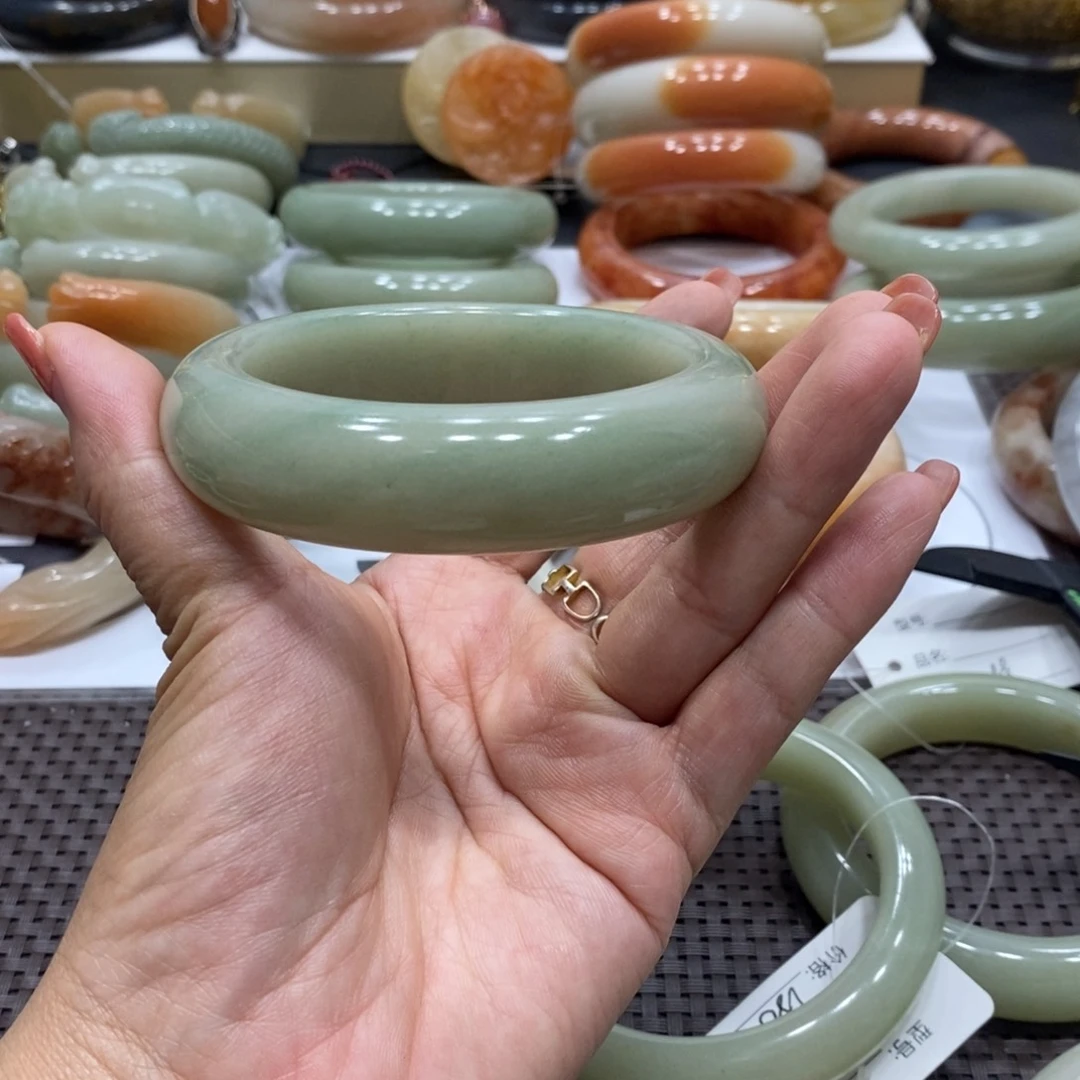 拔***）石英岩玉手镯未镶嵌