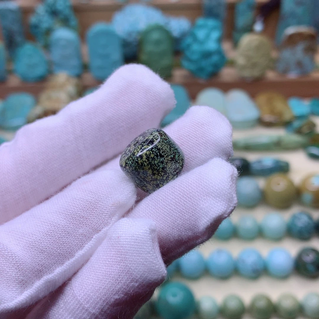 绿松石颈饰未镶嵌六*哥