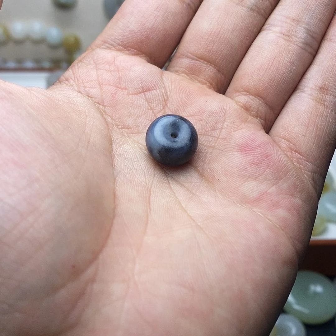 和田玉颈饰未镶嵌小**撞