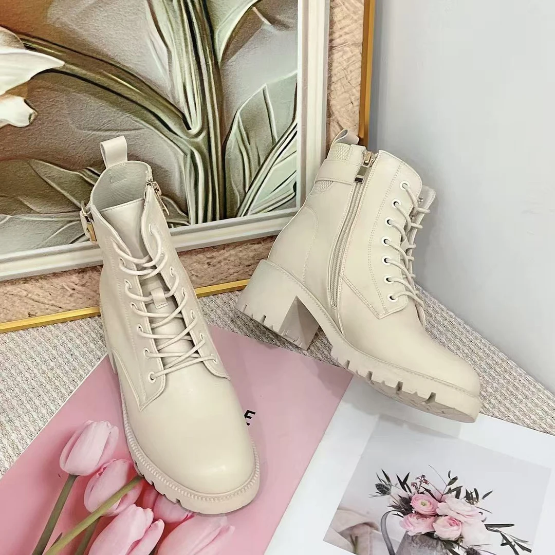 88710 新款时尚厚底侧拉链时装马丁靴加绒