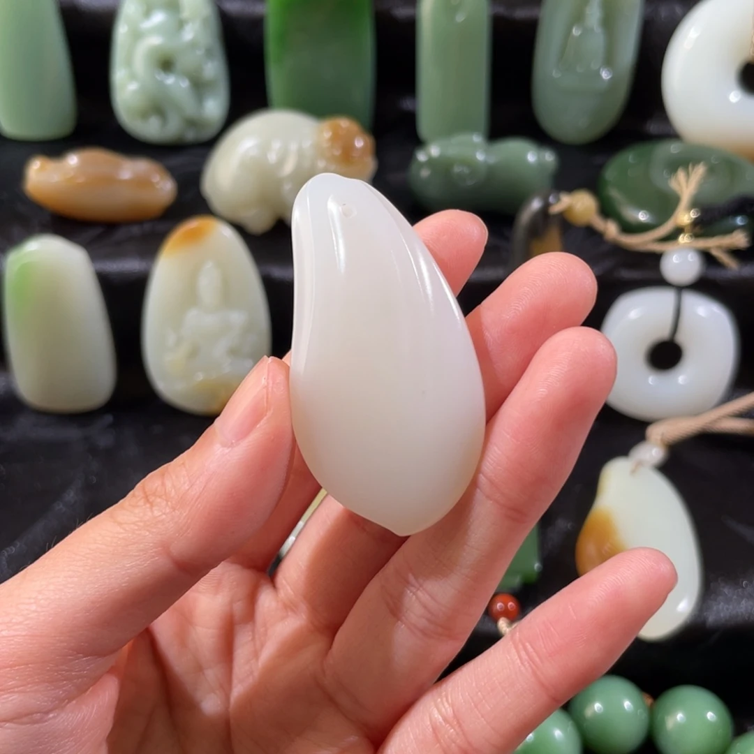 和田玉吊坠(赠链)未镶嵌