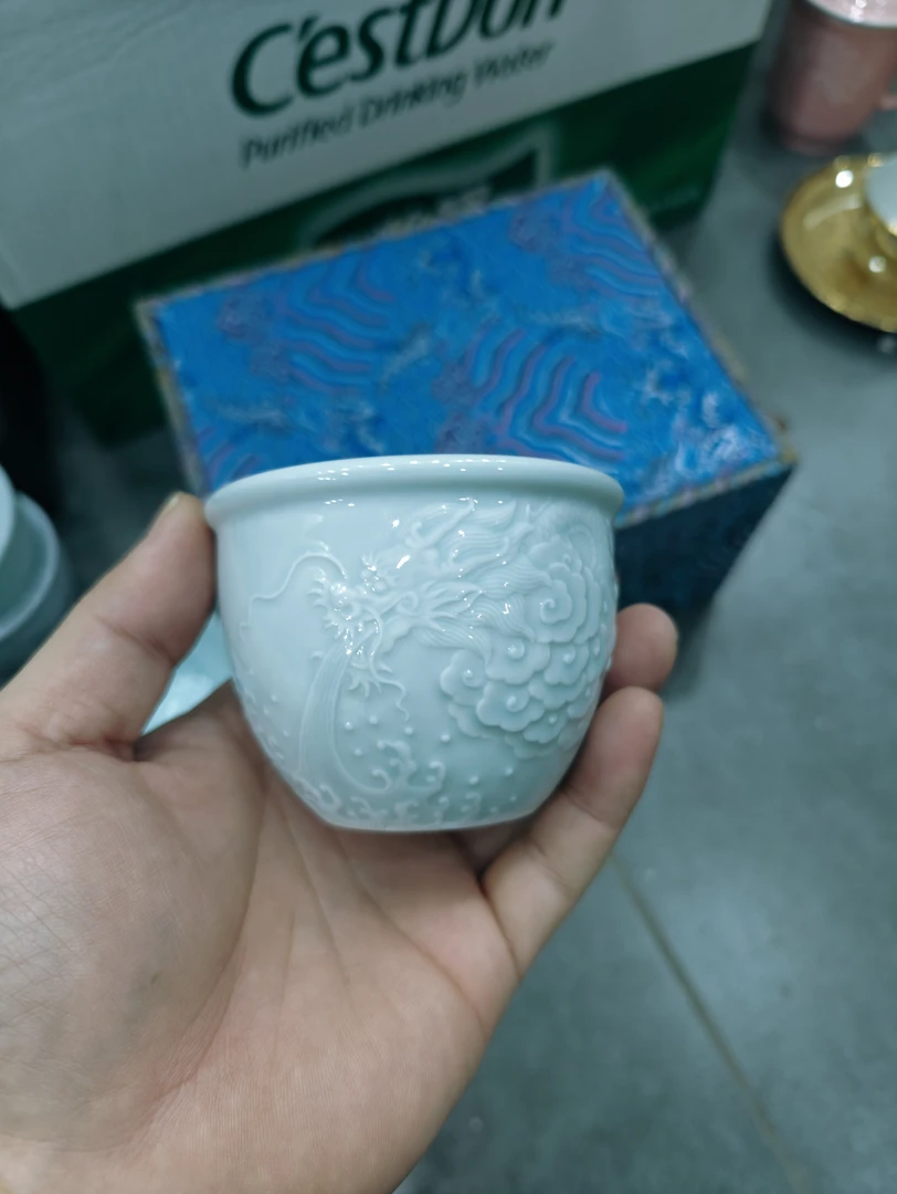 影清暗刻龙纹小缸杯