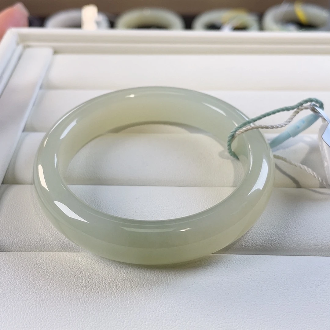 和田玉未镶嵌手镯飘翠 捡漏款