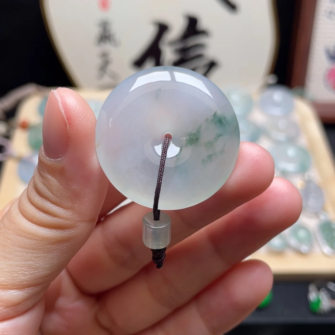 翡翠未镶嵌颈饰平安扣
