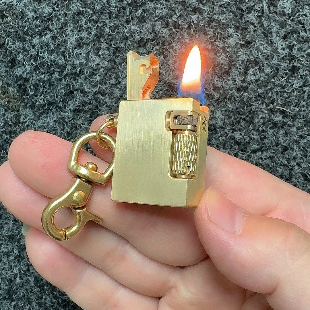 指尖黄铜煤油打火机 搓轮弹盖煤油打火机 迷你黄铜煤油打火机包邮