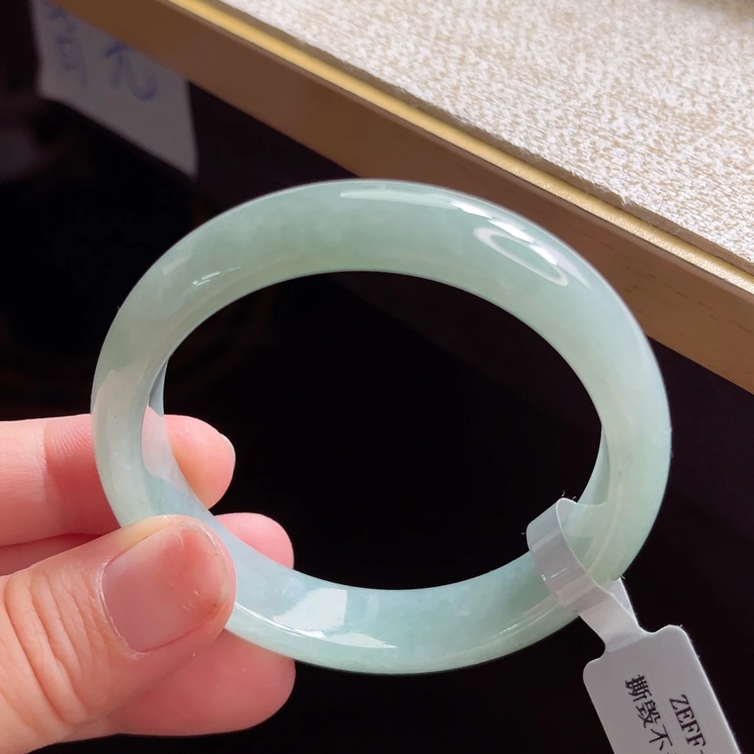 翡翠手镯未镶嵌手镯