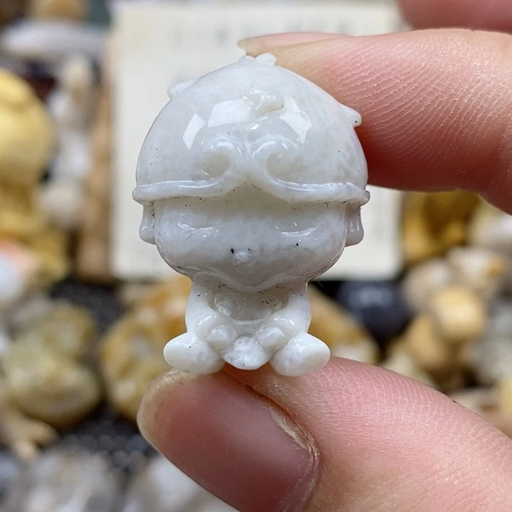 颈饰未镶嵌硅化珊瑚（珊瑚玉）小摆件