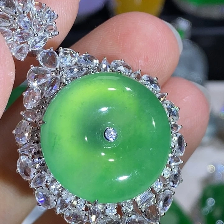 翡翠18K金镶嵌颈饰扣子