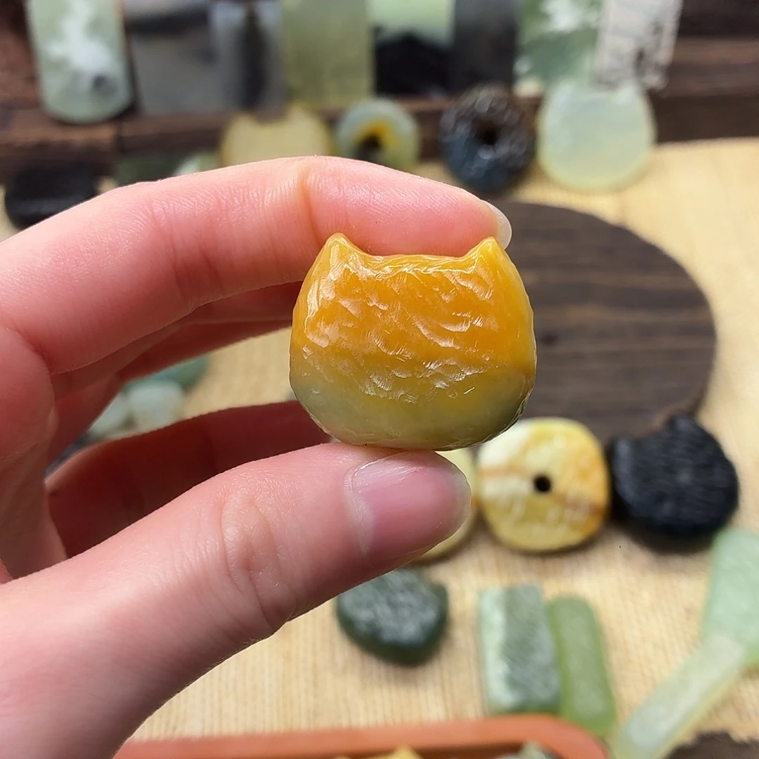 羊***驼蛇纹石玉未镶嵌颈饰