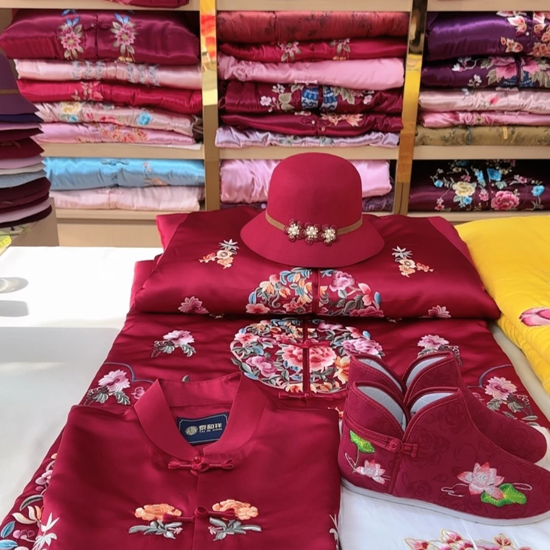 枣红牡丹重工宫廷风图案