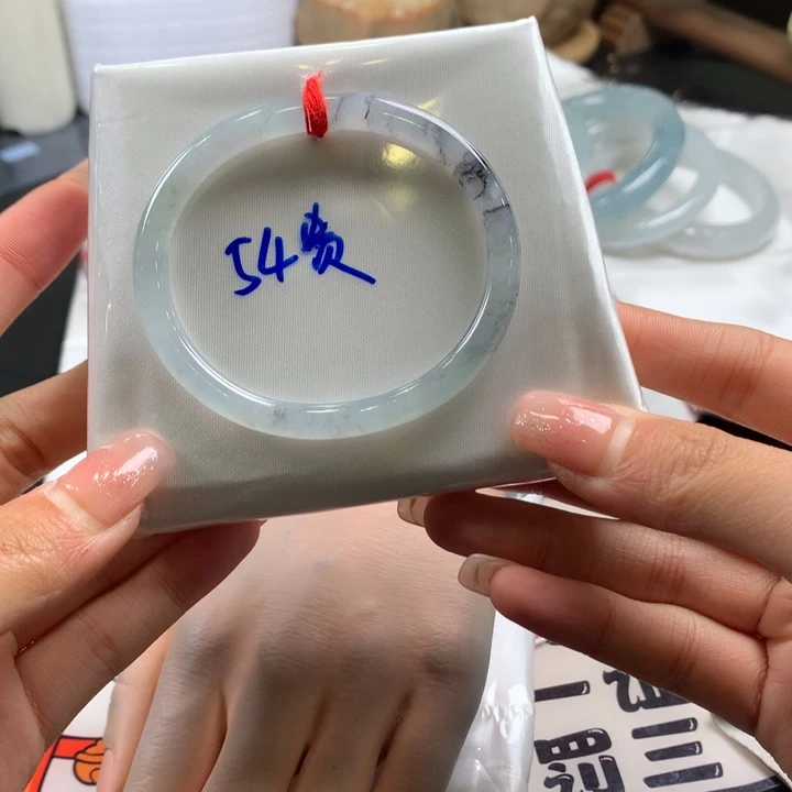 翡翠未镶嵌手镯55贵妃