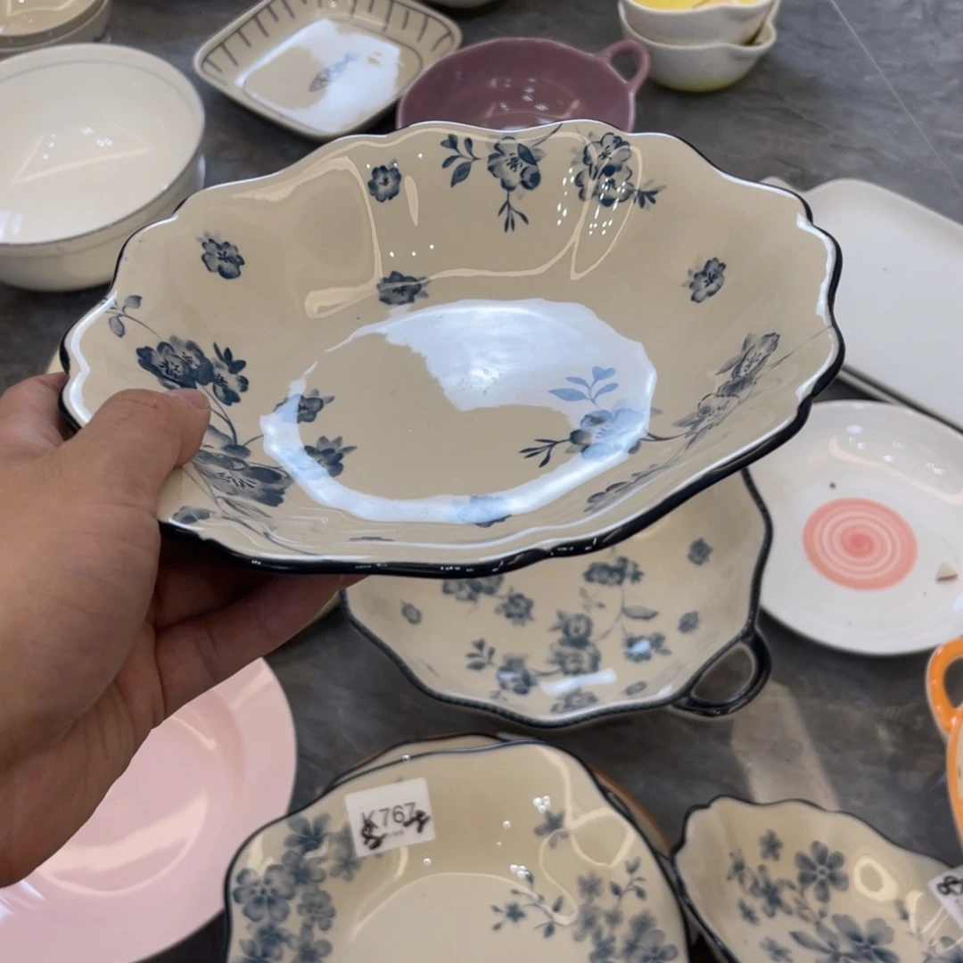 陶瓷微瑕餐具介意勿拍，满18飞！