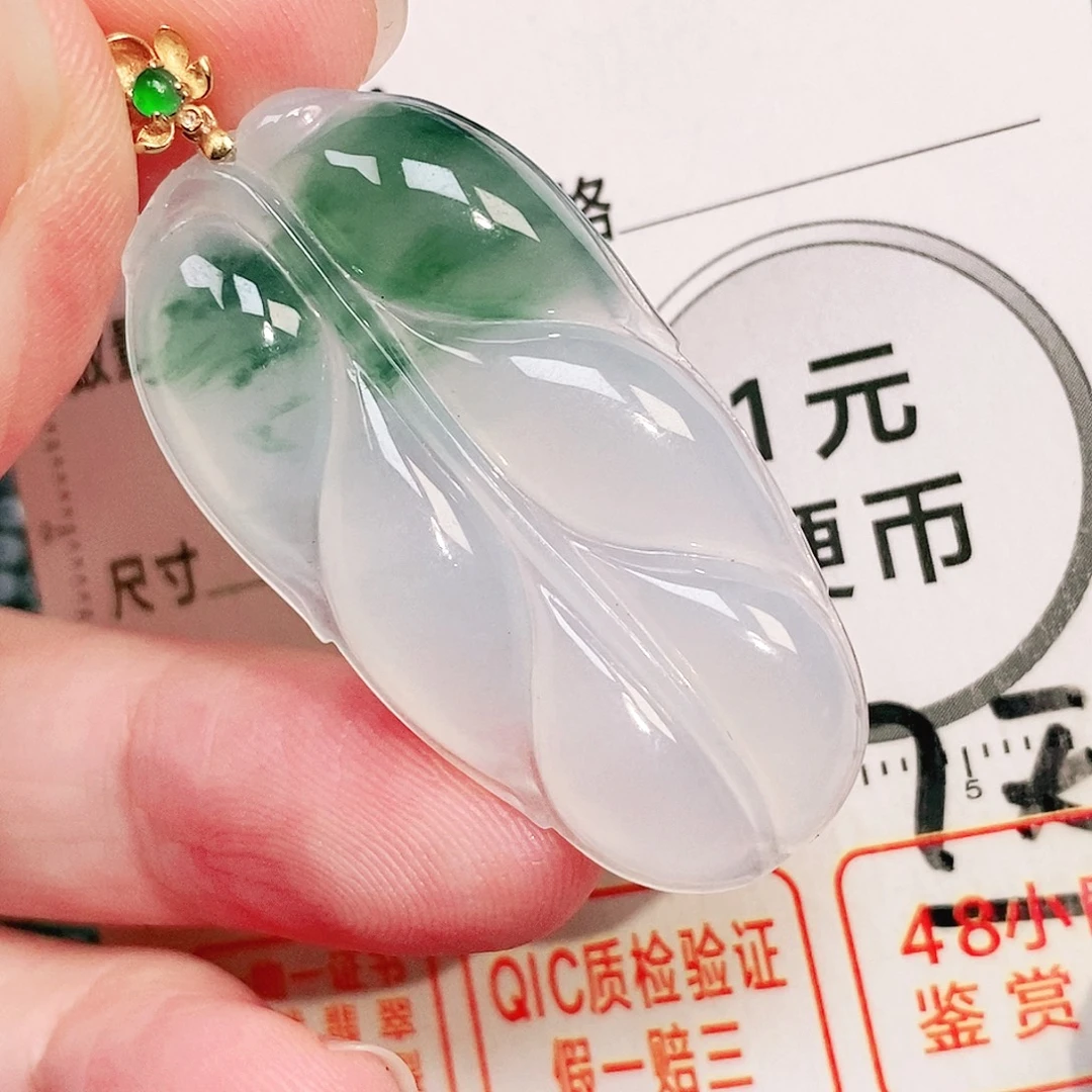 颈饰18K金镶嵌翡翠