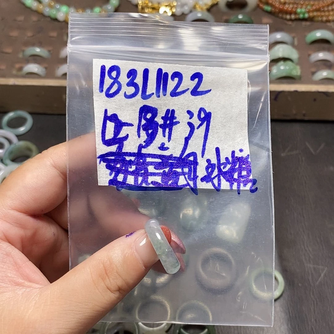 未镶嵌定制翡翠冰**李