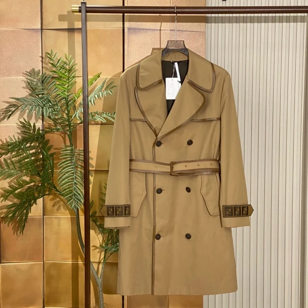 Fendi 卡其色拼皮老花双排扣腰带风衣/48码/99新/23182