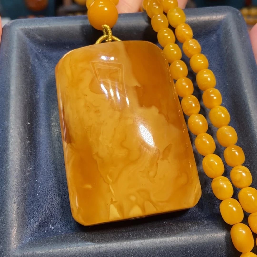 琥珀未镶嵌颈饰蜜蜡