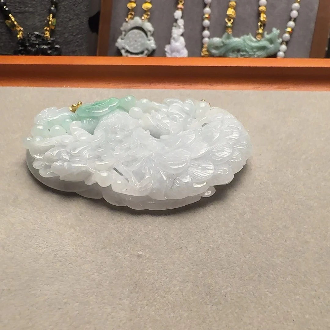 翡翠未镶嵌吊坠(赠链)