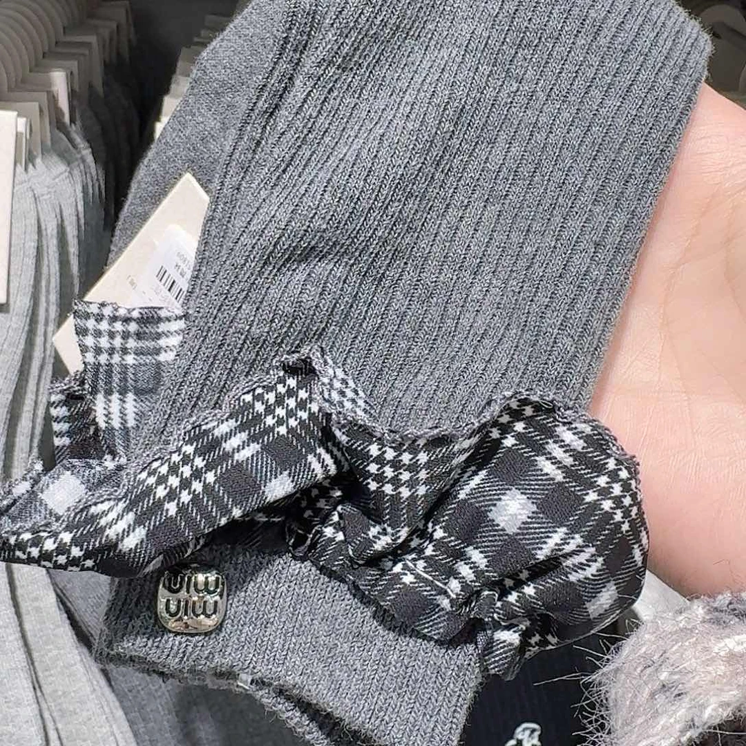 非金属黑白格子深灰