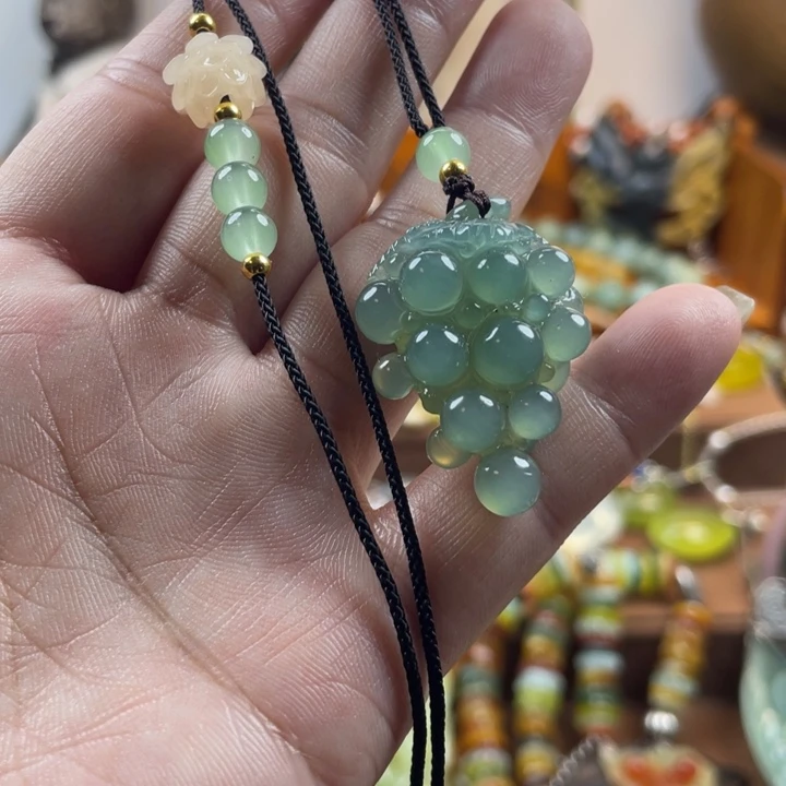 蛇纹石玉未镶嵌吊坠