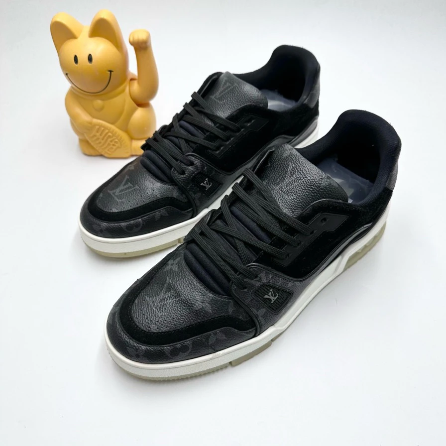 95新 LouisVuitton/路易威登 41码黑老花满印拼接Trainer板鞋0383