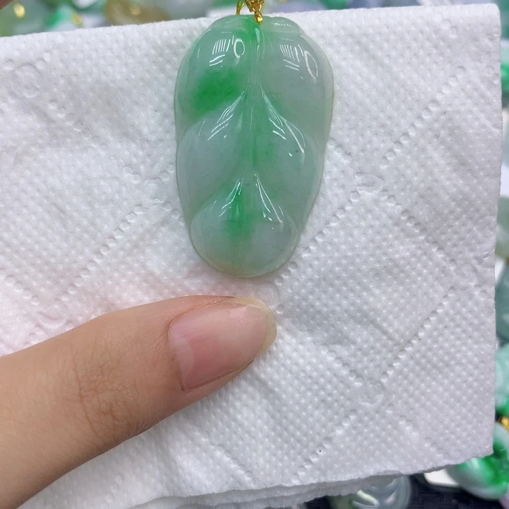 翡翠18K金镶嵌颈饰111111111111