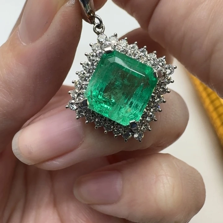 颈饰祖母绿未镶嵌