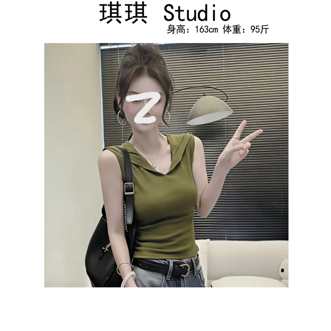 《琪琪家》夏季新款气质时尚显瘦减龄无袖背心休闲百搭帽衫8126-CS