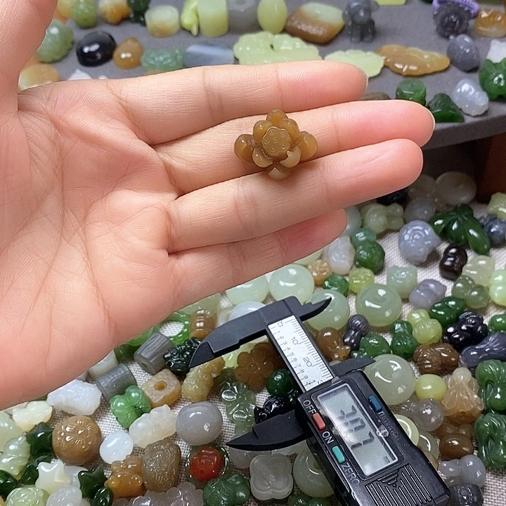 未镶嵌和田玉挂件莲花