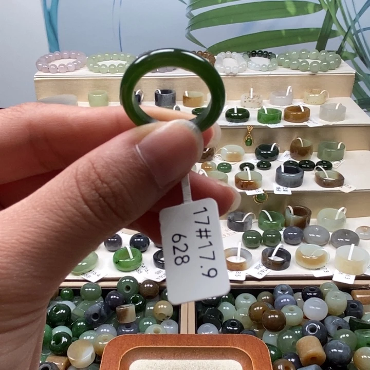 和田玉未镶嵌戒指