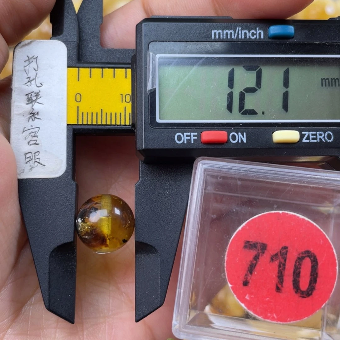 未镶嵌琥珀珠宝奇石
