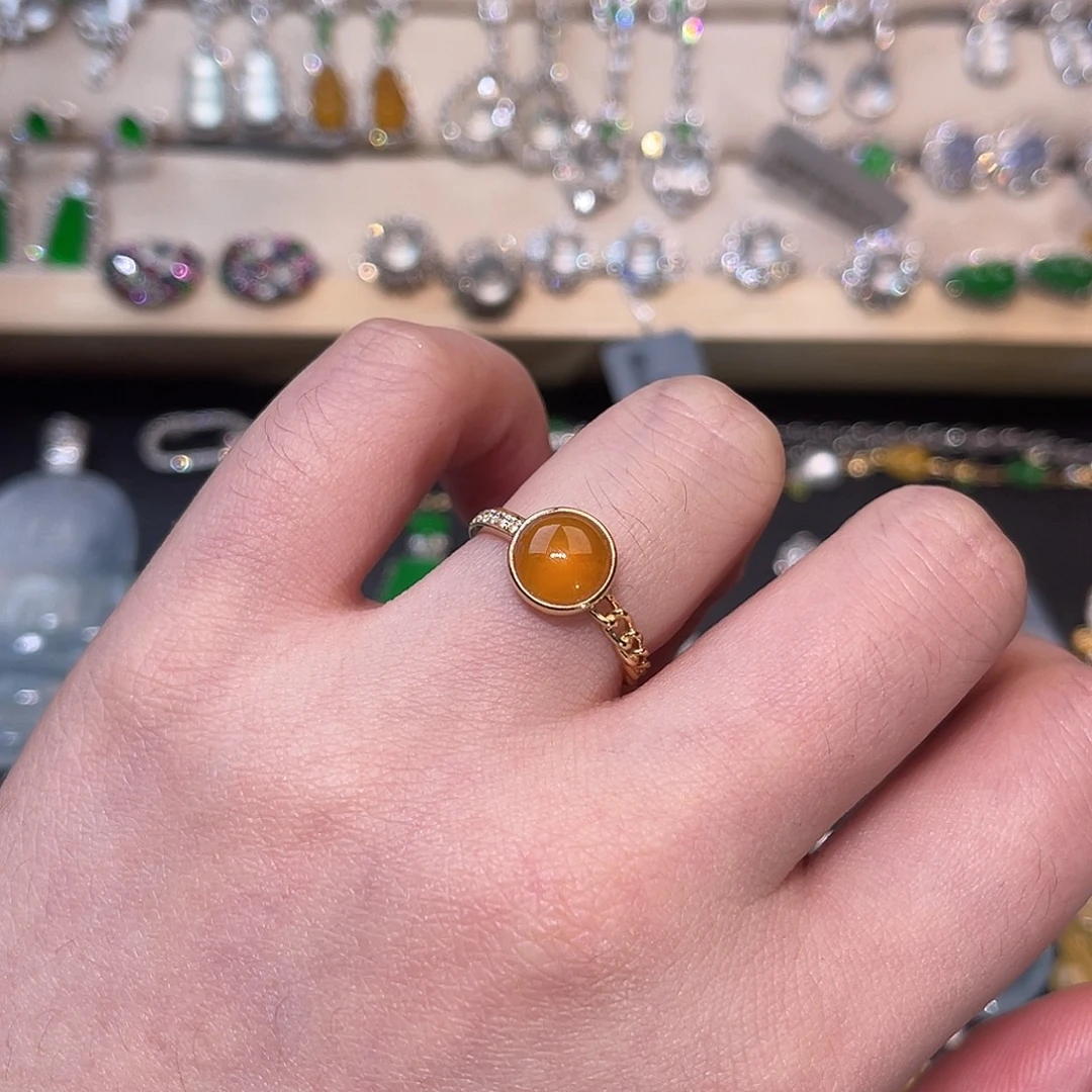 翡翠18K金镶嵌戒指蛋面