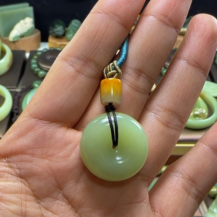 伟***强岫岩河磨玉（透闪石质玉）未镶嵌颈饰