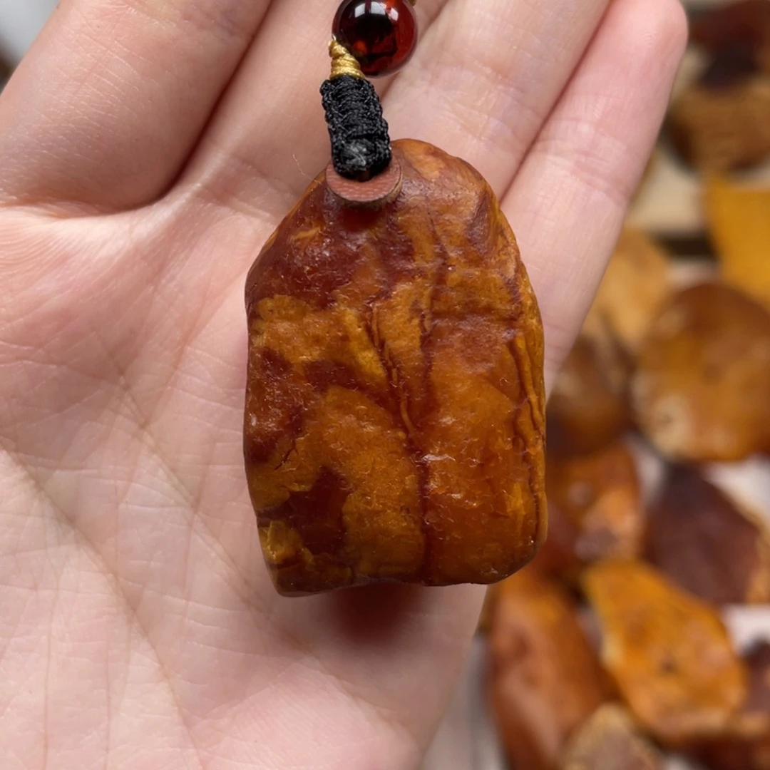 未镶嵌琥珀珠宝奇石