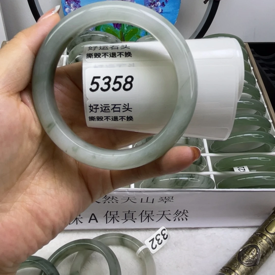 石英质玉未镶嵌手镯5358