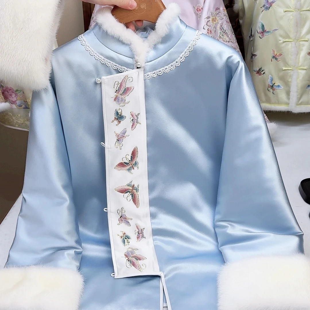 织绣真丝蓝色琵琶襟棉服