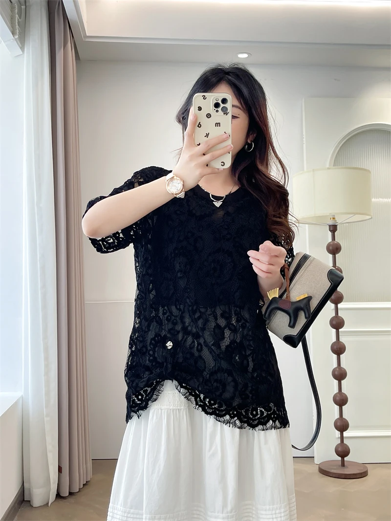大码女装夏季新款气质显瘦重工蕾丝镂空绣花设计感短袖（有内衬）
