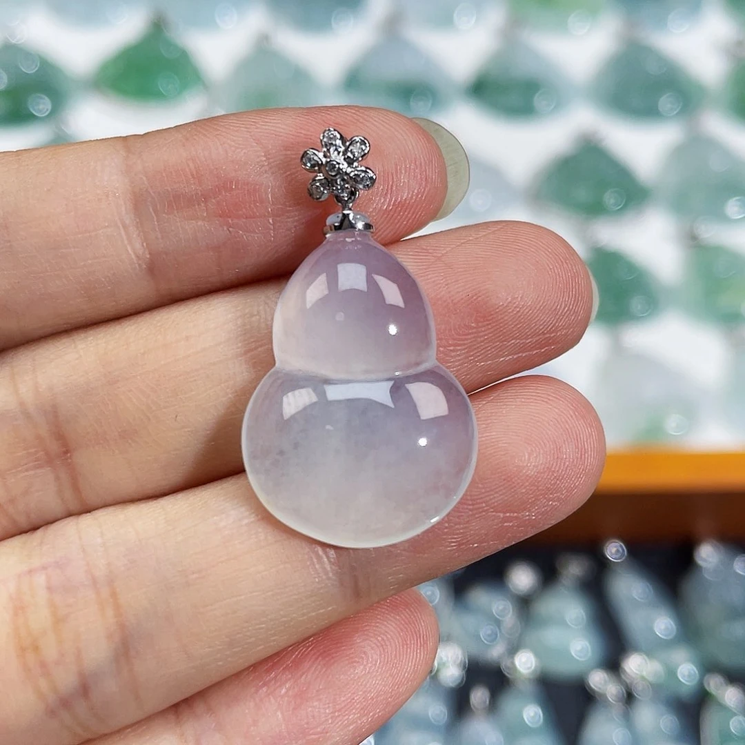 翡翠18K金镶嵌颈饰吊坠