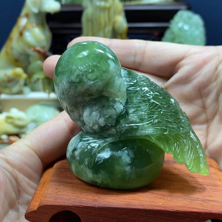 未镶嵌蛇纹石玉珠宝奇石