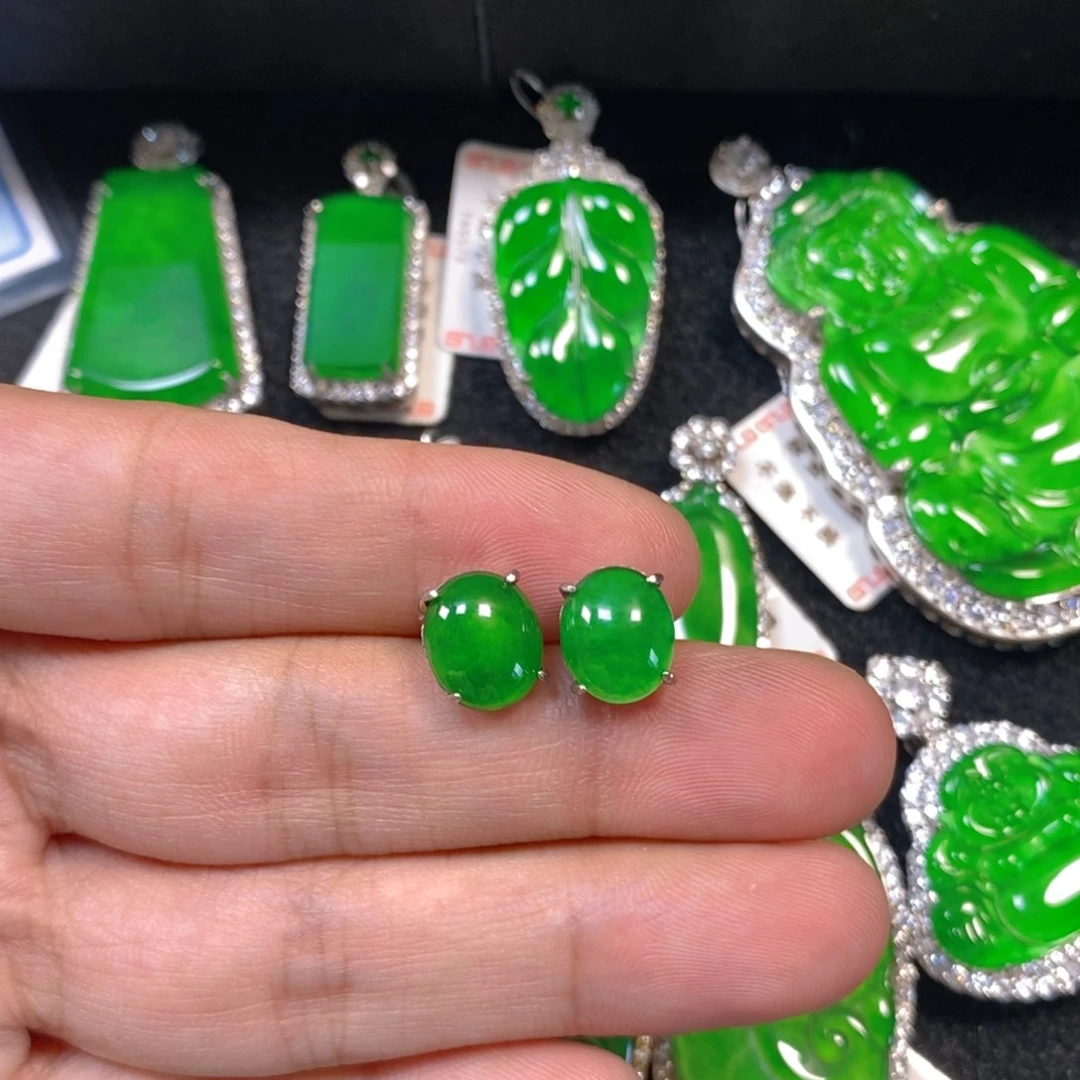 颈饰银S925镶嵌翡翠蛋面耳钉