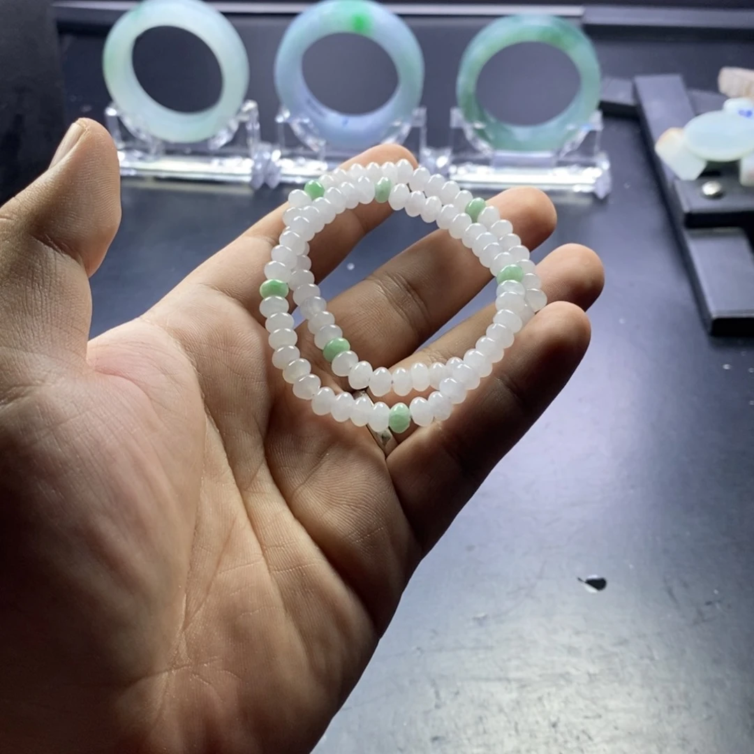 翡翠挂件未镶嵌双**弟