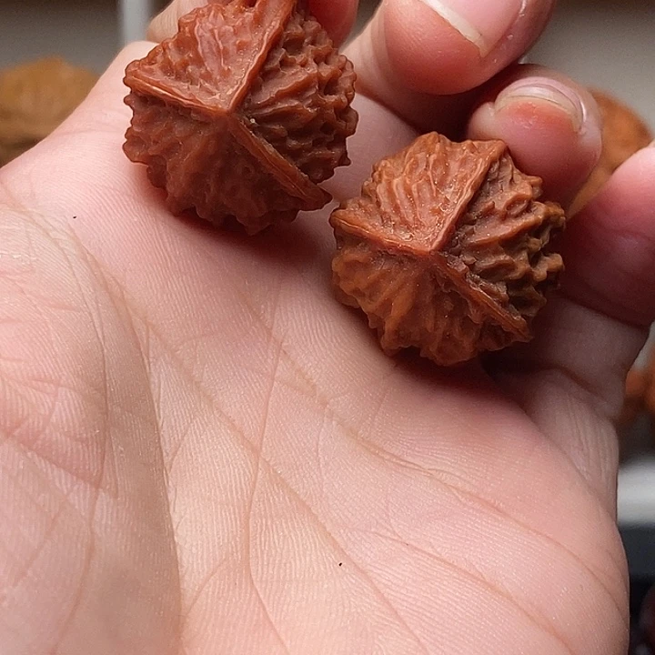 文玩核桃吊坠三棱