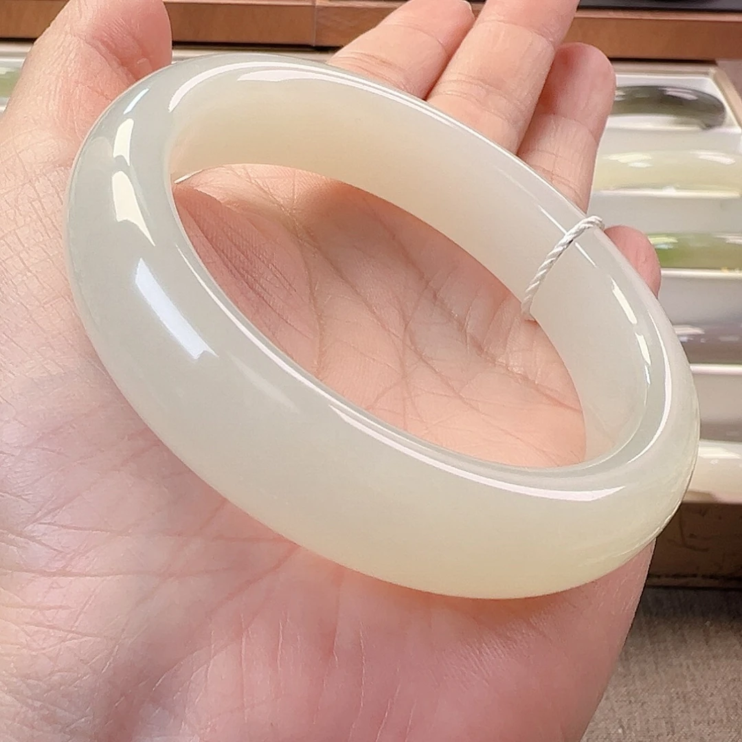 和田玉未镶嵌手镯