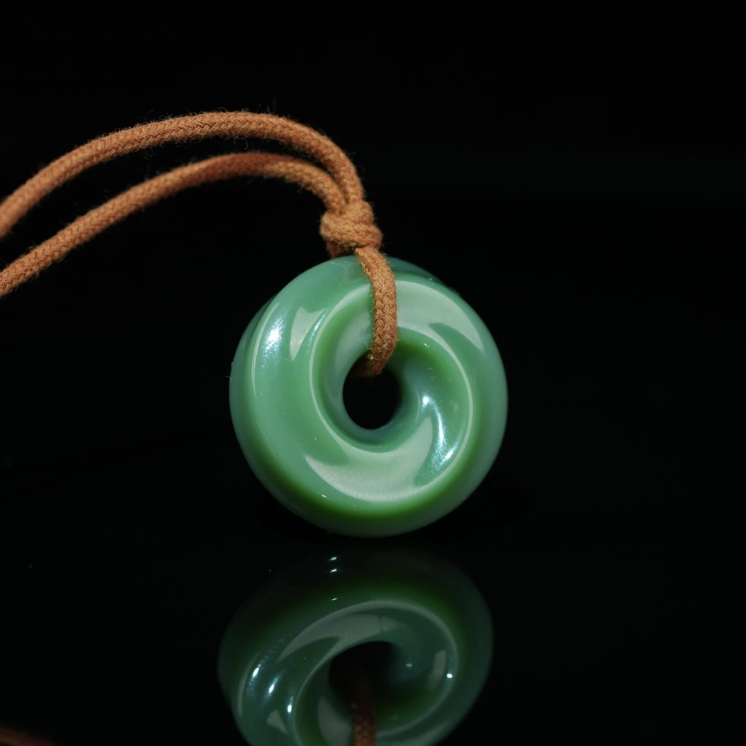 典藏级 和田玉粉绿粉青双色莫比乌斯环 25*11mm± H72705