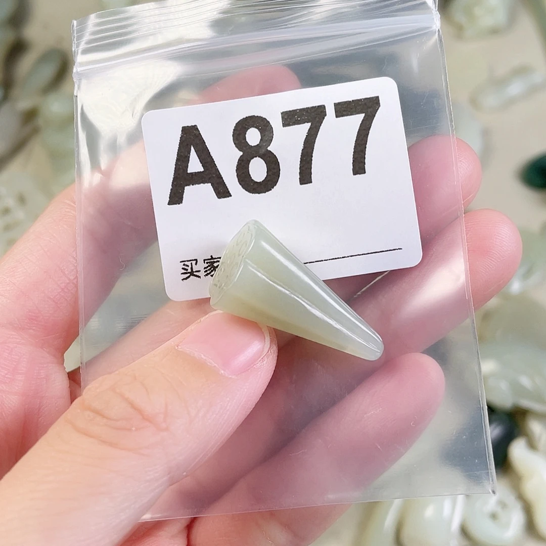 颈饰未镶嵌和田玉（糖玉）
