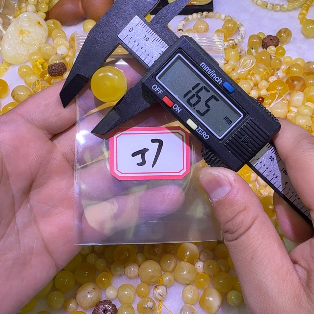 蜜蜡未镶嵌珠宝奇石