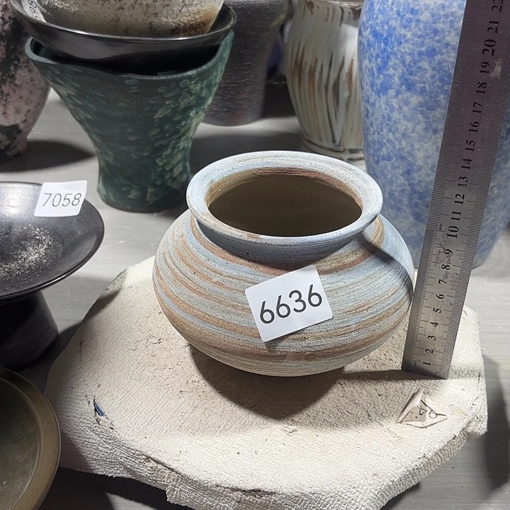 摆件高11，口9，有孔，6636