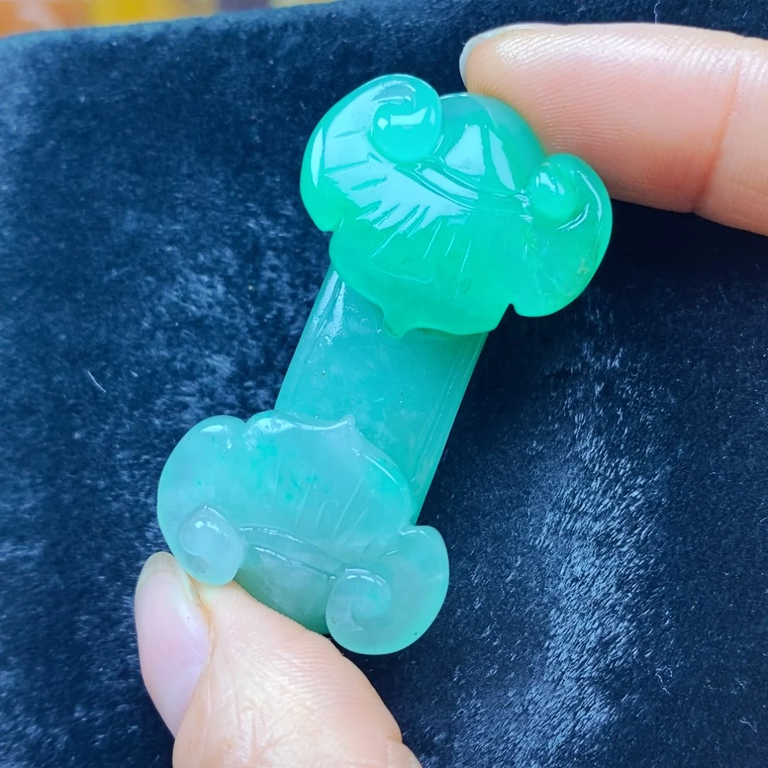 未镶嵌石英质玉（黄龙玉）颈饰