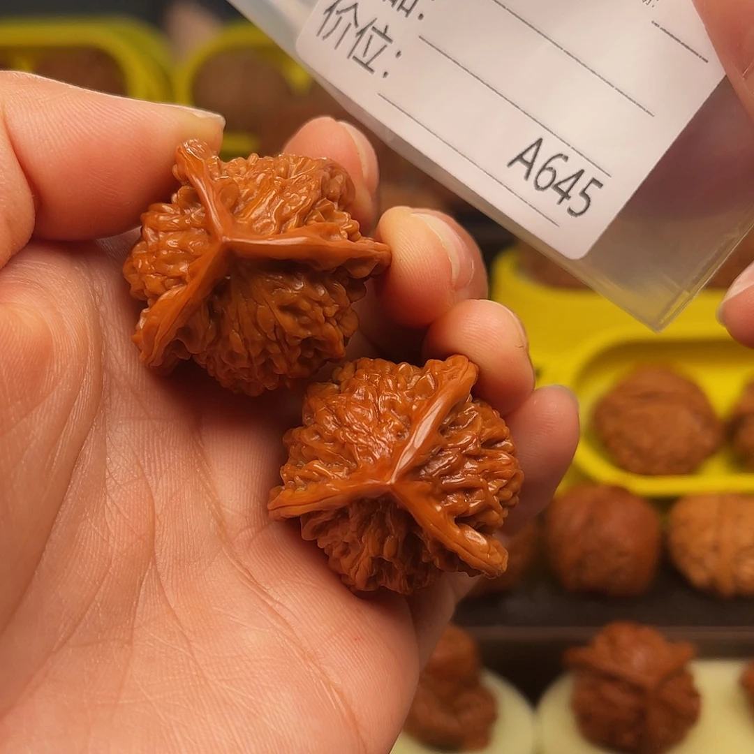 文玩核桃吊坠G****吒o o o o o o w