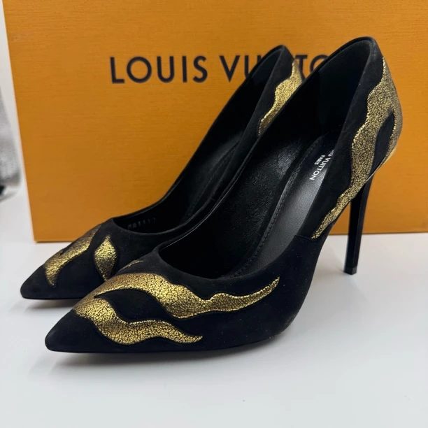 未使用 LouisVuitton/路易威登 麂皮金色火焰纹尖头细跟高跟皮鞋